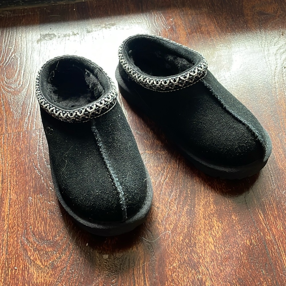 Ugg Tasman slippers- Girls